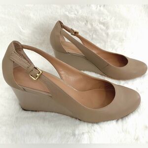 Kelly & Katie Taupe leather Wedge Pumps Size 10